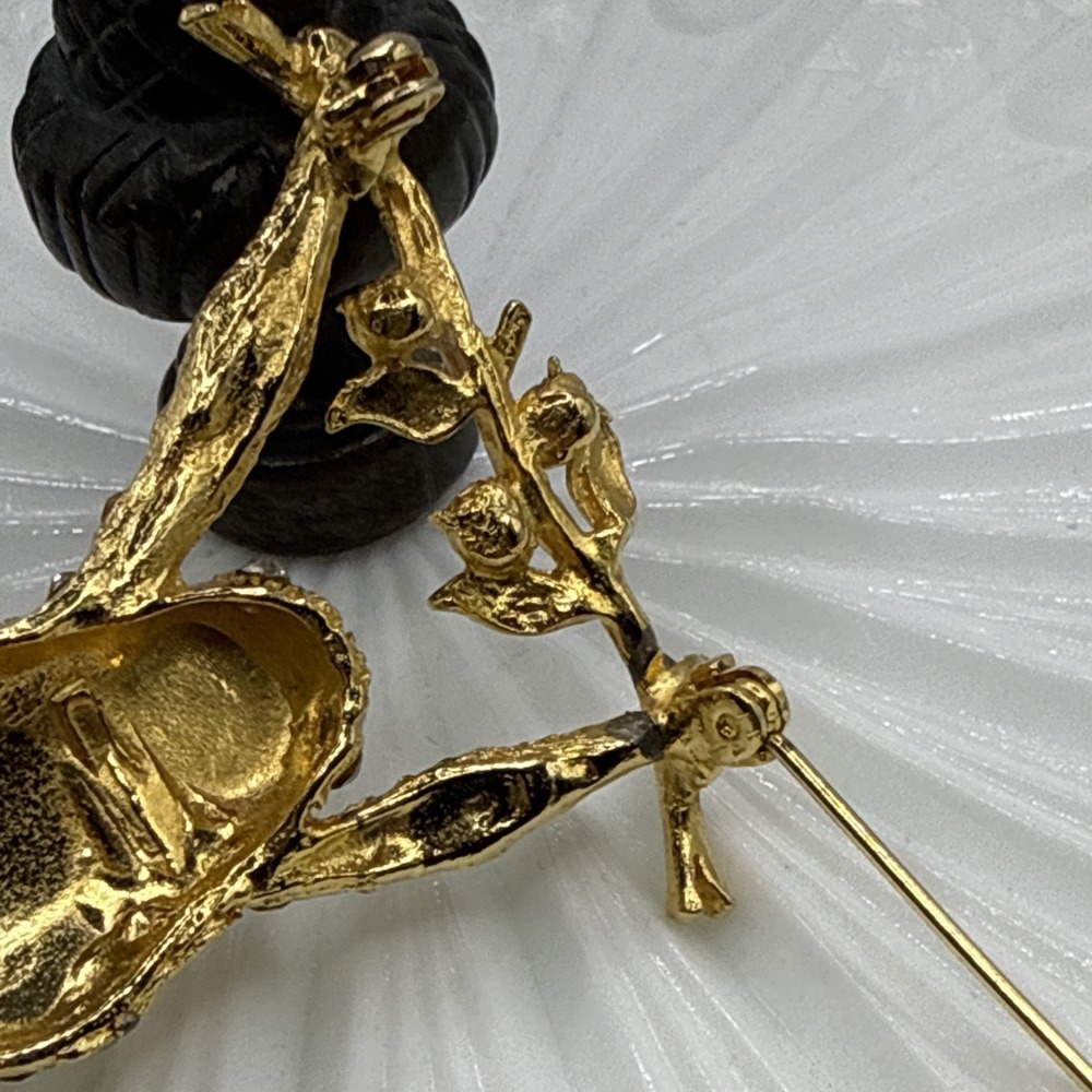 Vtg Brooch PLAYFUL SWINGING MONKEY WHIMSICAL FIGURAL ART DECO REVIVAL BLACK EYES - Picture 9 of 16